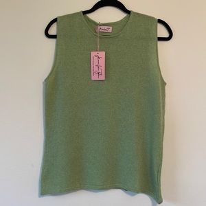 Jennifer Tyler moss green 100% cashmere round neck sweater tank. Italy. SzL
